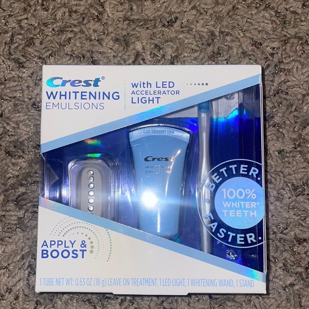 Crest LED Teeth Whitening Kit - Picture 2 of 12